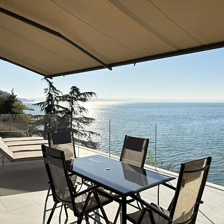 Seaside Escape Apartment *