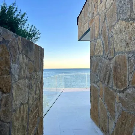 Seaside Escape Apartment *